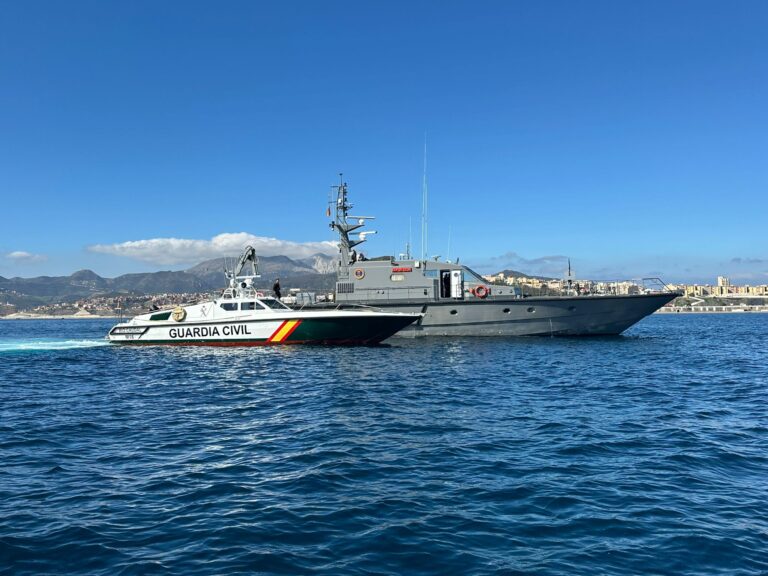 بعد أيام من حادث اليوتيوبر المغربي..البحرية الإسبانية تعزز حضورها في المضيق وبحر البوران