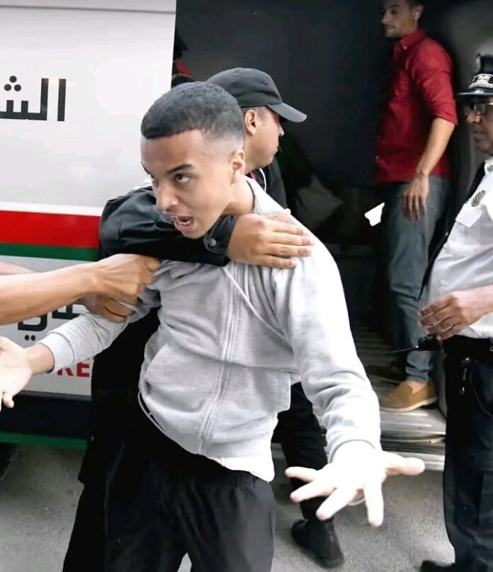 متظاهر مغربي- gen Z
