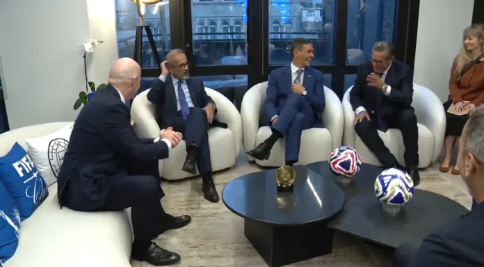 رئيس الحكومة المغربية عزيز أخنوش ورئيس الحكومة الإسبانية بيدرو سانشيز ووزير الخارجية البرتغالي باولو رنجل