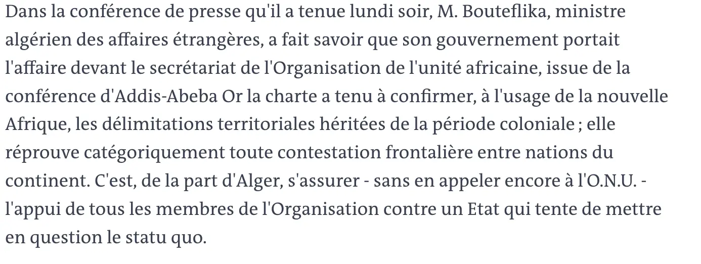المقطع يتحدث عن إعلان الجزائر لجوءها إلى منظمة الوحدة الإفريقية لتثبيت مبدأ احترام الحدود الموروثة عن الاستعمار، وسعيها لحشد دعم الدول الإفريقية ضد أي مساس بالوضع الحدودي القائم.
